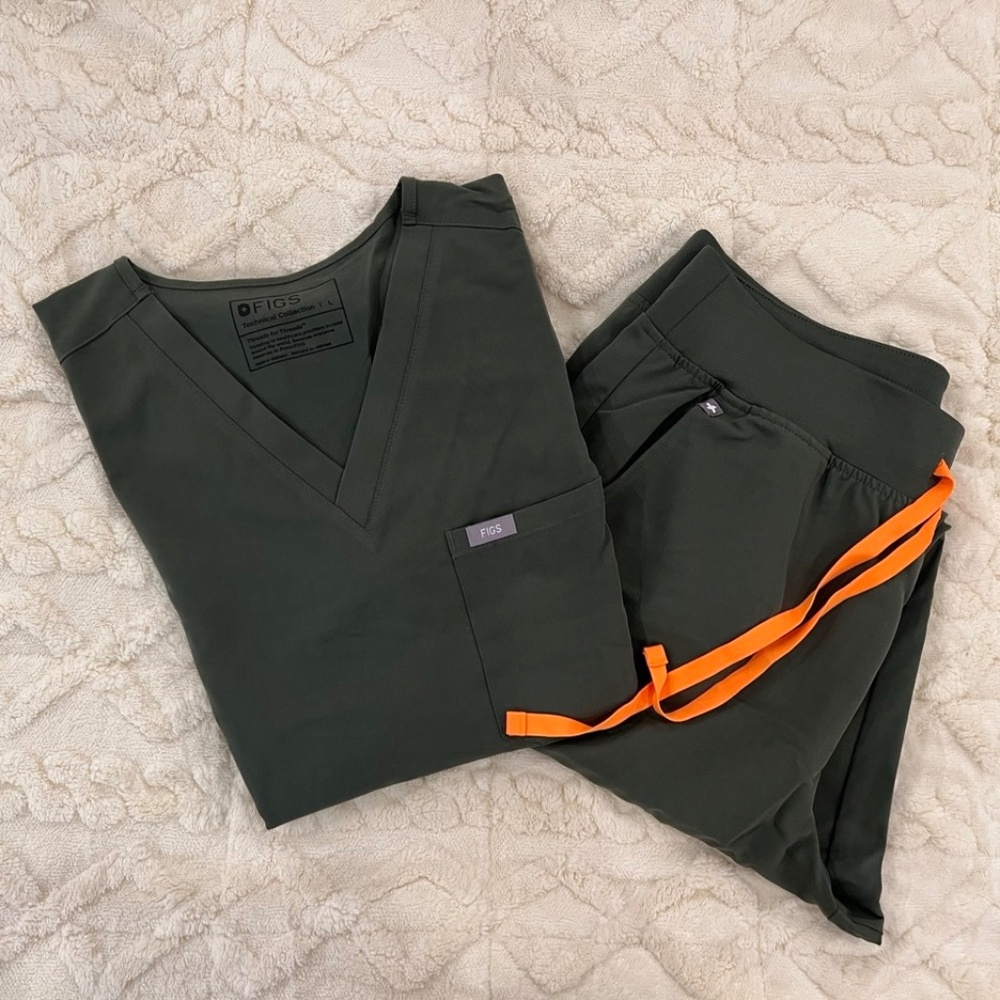 Figs Catarina One-Pocket Scrub Top - Large, Moss